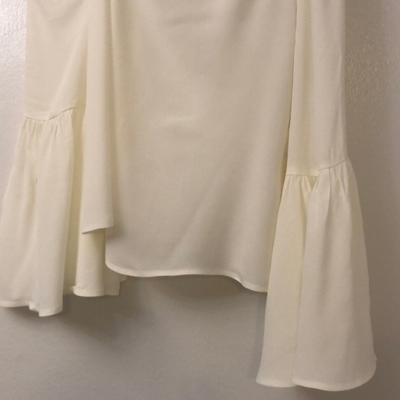 LEITH One-Shoulder Bell Sleeve Top - Picture 4 of 10